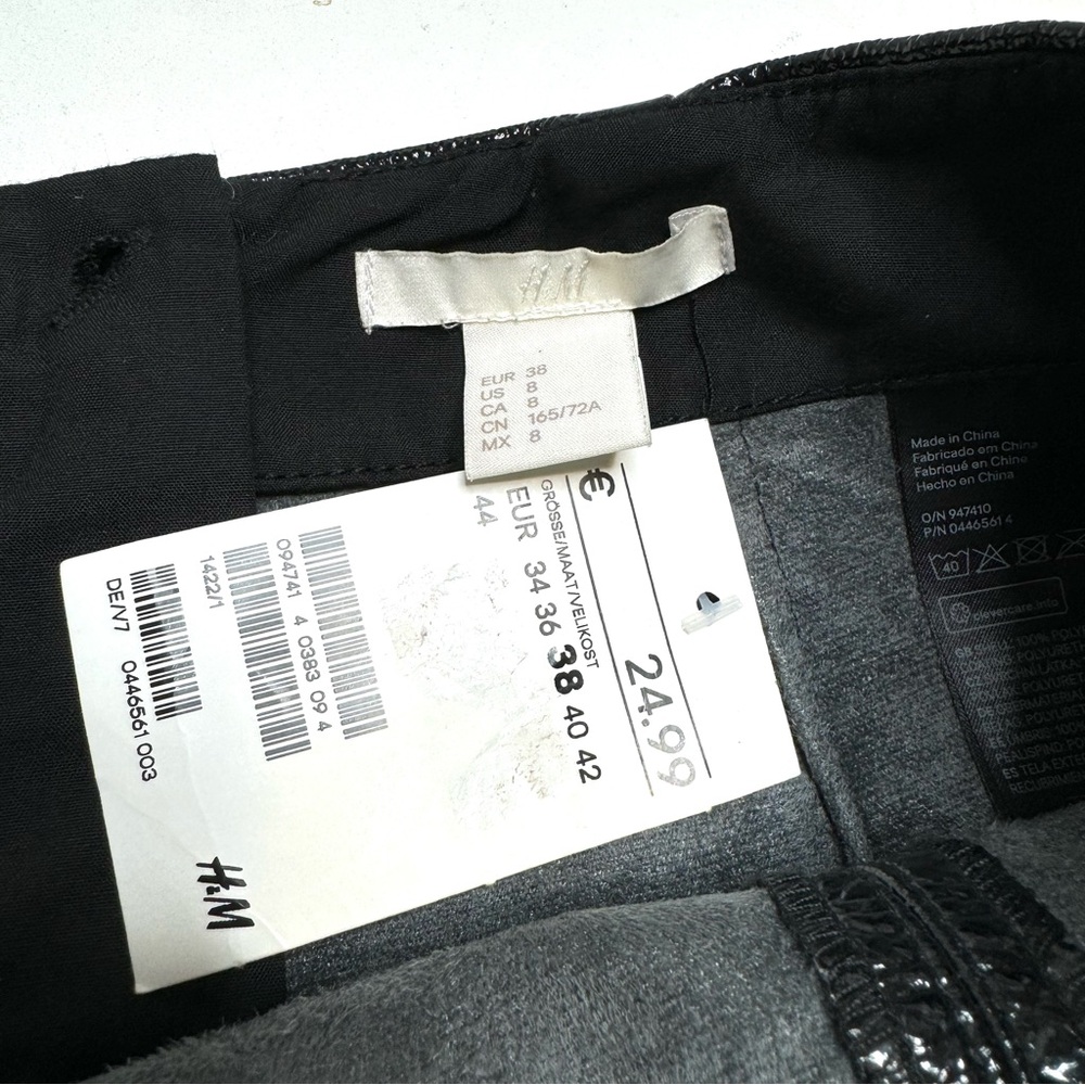 H&M Black Faux Patent Leather Textured Mini Skirt Zip Back NWT Women’s Size 8 - Picture 4 of 7